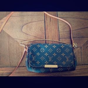 Louis Vuitton Favorite MM Clutch